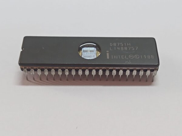 C. I. D8751H MICROCONTROLADOR DIP-40